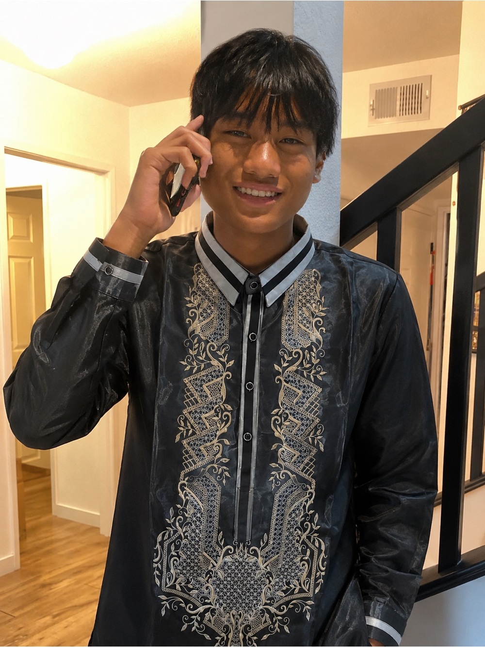 Men's Black Embroidered Tunic Barong Tagalog - Classic Formal Wear